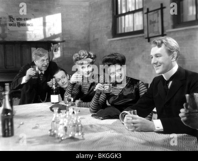 KIPPS (1941) Michael Redgrave, HERMIONE BADDELEY KPS 006P Foto Stock