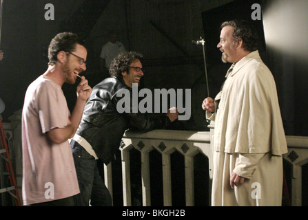 Sul set " LADYKILLERS" (2004) con Ethan Coen (DIR), Joel Coen (DIR), Tom Hanks LAKI 001-F02 Foto Stock