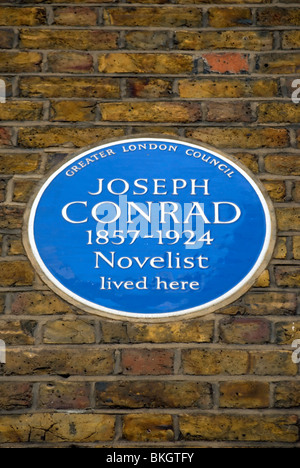 Greater London consiglio targa blu la marcatura di una casa del romanziere Joseph Conrad, a Pimlico, Londra, Inghilterra Foto Stock