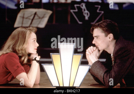 SWING KIDS (1993) TUSHKA BERGEN, ROBERT SEAN LEONARD SWKD 052 Foto Stock