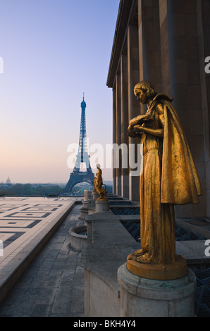 Sunrise al Palais du Chaillot, Trocadero, Parigi Foto Stock