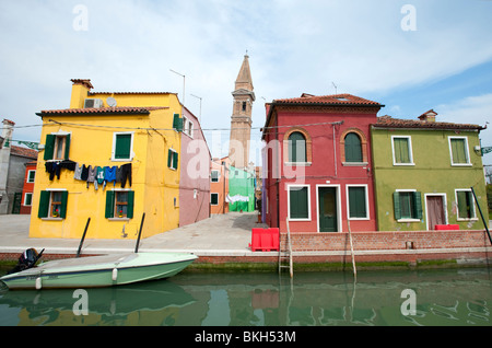 Case colorate nel villaggio di Burano vicino a Venezia in Italia Foto Stock
