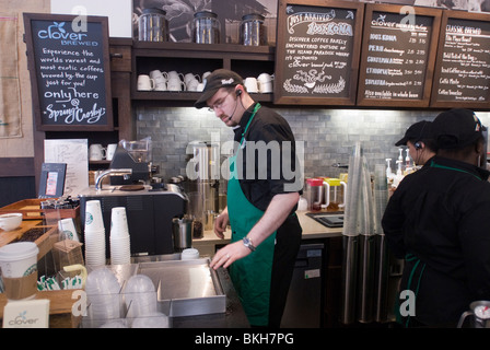 Starbucks Coffee Company Spring Street Cafe nel quartiere di Soho di New York Foto Stock