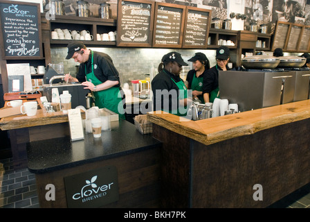 Starbucks Coffee Company Spring Street Cafe nel quartiere di Soho di New York Foto Stock