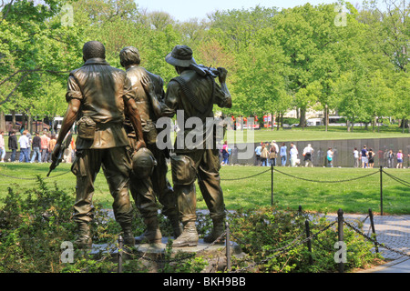Lotta contro i soldati scultura alla guerra del Vietnam Memorial in Washington, DC Foto Stock