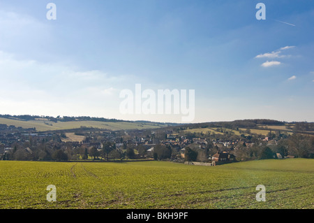 Orizzontale di un ampio angolo di visione attraverso il Chiltern Hills di Old Amersham nel Buckinghamshire su una soleggiata giornata di primavera. Foto Stock