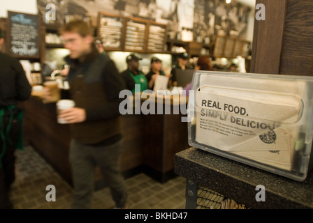 Starbucks Coffee Company Spring Street Cafe nel quartiere di Soho di New York Foto Stock