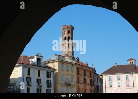 Edifici di Piazza Cavour e Torre dell'angelo - Vercelli - Piemonte - Italia Foto Stock