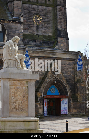 Statua del Dottor Samuel Johnson al di fuori di Lichfield Heritage, Staffordshire. Foto Stock