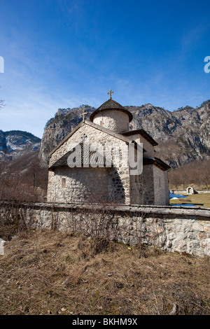 Piccola chiesa monastero ortodosso Dobrilovina in Montenegro Foto Stock