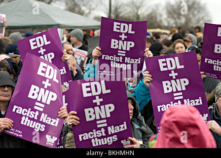 Unire le forze contro il fascismo contro la protesta contro l'EDL in dudley aprile 2010 Foto Stock