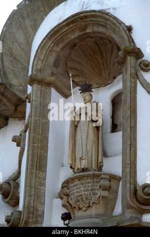 De Valenca Minho Portogallo punto di attraversamento dal Portogallo verso la Spagna chiesa cattolica esterno statua di San Nicola Foto Stock