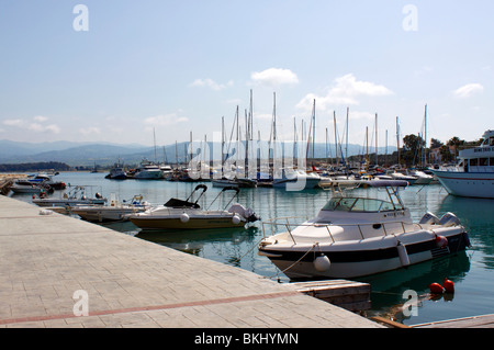 La pittoresca marina e porto di Latchi sull'isola di Cipro. Foto Stock