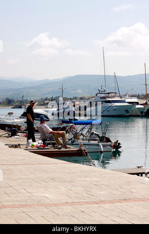 La pittoresca marina e porto di Latchi sull'isola di Cipro. Foto Stock