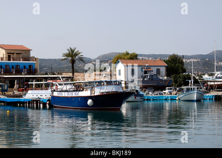 La pittoresca marina e porto di Latchi sull'isola di Cipro. Foto Stock