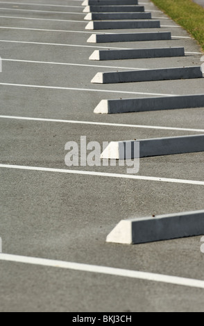 Fila di blocchi di stazionamento nel sacco Foto Stock