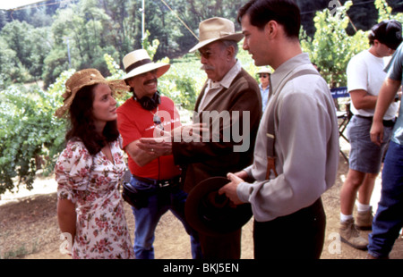 ALFONSO ARAU (DIR) O/S 'una passeggiata tra le nuvole (1995) con AITANA SANCHEZ-GIJON, Anthony Quinn, Keanu Reeves Alfa 001 Foto Stock