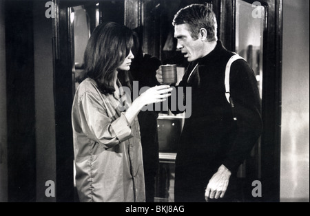 BULLITT (1968) Jacqueline Bisset, STEVE MCQUEEN BULL 003 P Foto Stock