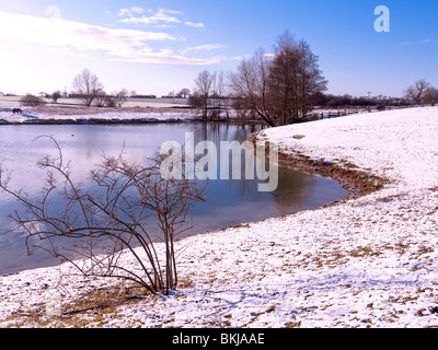 Fiume scacchi nella neve, Latimer, Chesham Bucks, Foto Stock