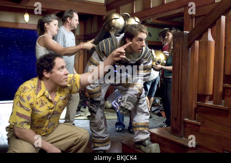 Le riprese O/S 'ZATHURA" (2005) con Jon Favreau (DIR), Dax Shepard ZATH 001-03 Foto Stock