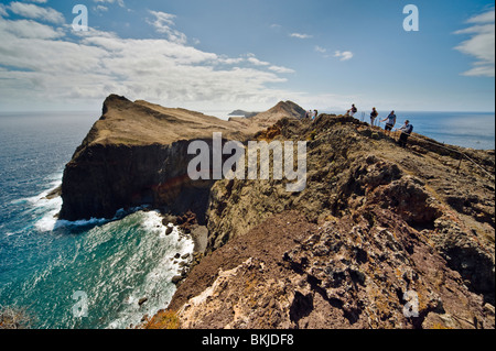 Walkers sul promontorio di Ponta de Sao Lourenco, di Madera Foto Stock