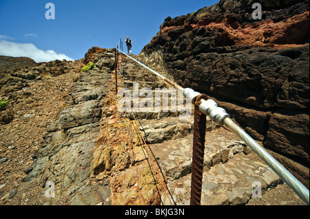 Passi, cavo e walker sul percorso sul promontorio di Ponta de Sao Lourenco, di Madera Foto Stock