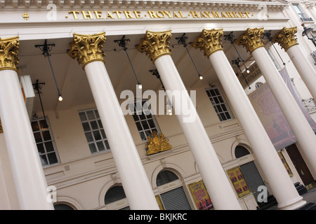 Alto livello aspetto angolata del Theatre Royal Haymarket. Foto Stock