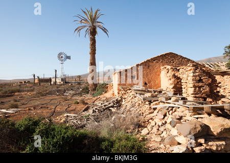 Un edificio in rovina nel paese di La Corte, vicino a Antigua sull'isola delle Canarie di Fuerteventura Foto Stock