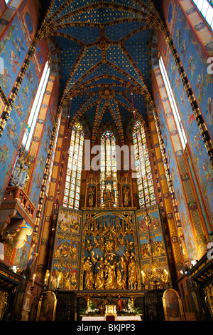 In Europa orientale la Polonia Cracovia la chiesa di Saint Mary Rynek Glowny interno Foto Stock