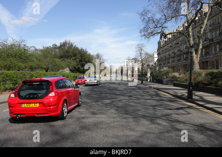 La molla nella Royal Park a Londra,precedentemente Marylebone Park ora Regents Park adornata con raffinati edifici e giardini. Foto Stock