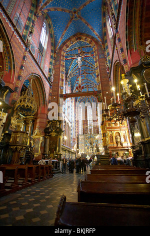 In Europa orientale la Polonia Cracovia la chiesa di Saint Mary Rynek Glowny interno Foto Stock