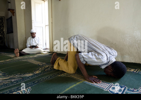 Interno della moschea - Stonetown, Zanzibar, Tanzania. Foto Stock