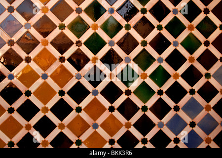 Piastrelle a muro all'Alhambra Palace, Spagna Foto Stock