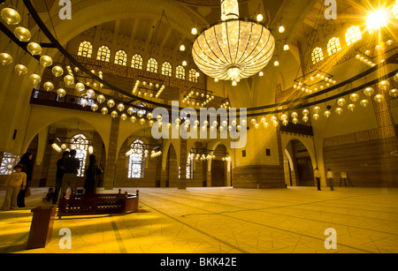 Sunshine attraverso la finestra della Grande Moschea in Bahrain Foto Stock