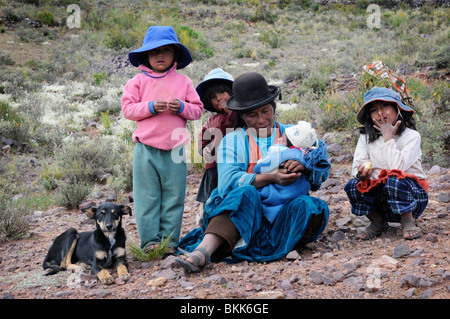 Scena di macha -- una piccola città nelle highlands boliviano. Foto Stock