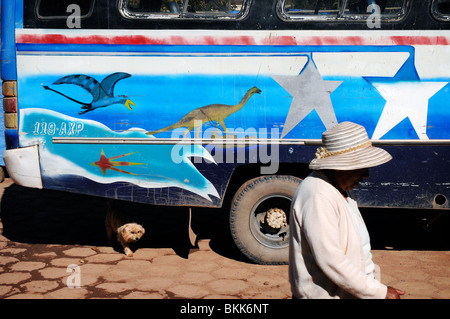 Scena dalla piccola cittadina di Macha nell'altopiano boliviano. Foto Stock