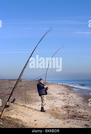 La pesca in spiaggia a benacre suffolk in Inghilterra Foto Stock