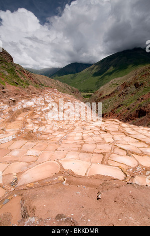 Il Salineras de Maras Inca saline, Perù Foto Stock