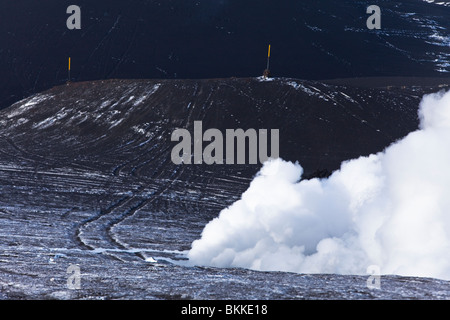 Flussi di lava dall'Islanda 2010 eruzione vulcanica del vulcano Eyjafjalla sono la fusione della neve e del ghiaccio dal Eyjafjallajökull Foto Stock