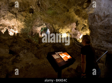 La grande stanza all'interno di Carlsbad Caverns è il più grande noto camera naturale dell'emisfero occidentale. Foto Stock