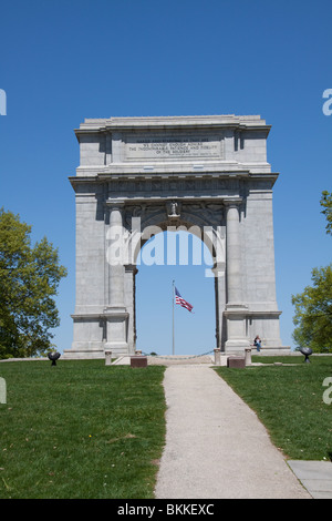 Il National Memorial Arch Valley Forge National Historical Park, PA, dedicata alle 'agli ufficiali e soldati privati". Foto Stock