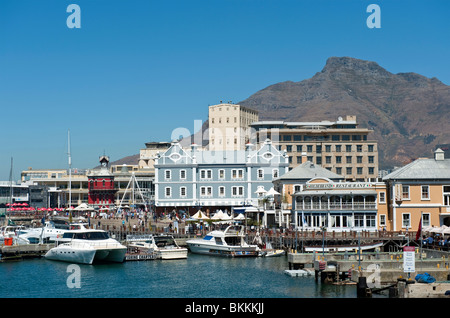 Vista della Table Mountain dal Victoria & Alfred Waterfront, Città del Capo, Sud Africa Foto Stock