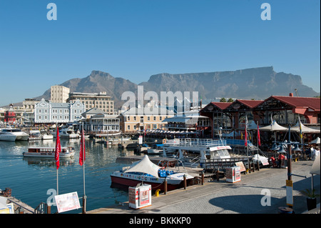 Vista della Table Mountain dal Victoria & Alfred Waterfront, Città del Capo, Sud Africa Foto Stock