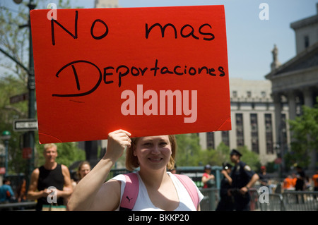 I membri dell'Unione, gli immigrati e i loro sostenitori rally contro Arizona Bill SB 1070 nella parte inferiore di Manhattan a New York Foto Stock