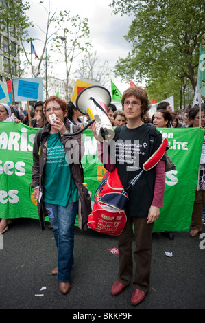 Proteste contro i piani governativi per la revisione del sistema pensionistico, maggio dimostrazione della Giornata del lavoro, Parigi, Francia Foto Stock