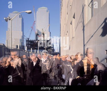 La doppia esposizione dei pendolari di andare a lavorare nel centro finanziario di New York. Foto Stock