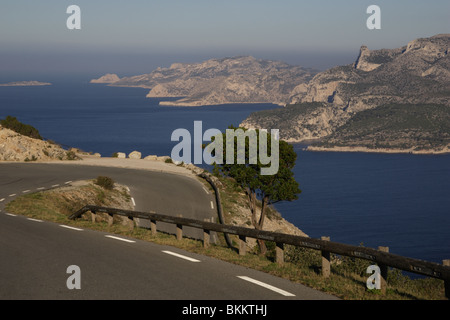 Ingresso delle montagne rocciose marseille cassis mare mediterraneo Francia provenza costa tortuosa strada Foto Stock