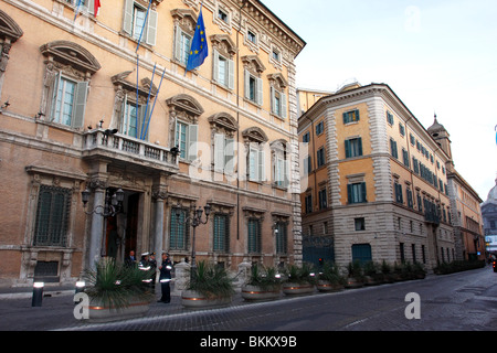 Palazzo Madama è un edificio di Roma situato in Corso Rinascimento, a pochi metri da Piazza Navona. Attualmente ospita la It Foto Stock
