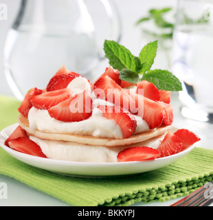 Frittelle con ricotta e fragole fresche Foto Stock