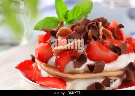 Frittelle con ricotta e fragole Foto Stock